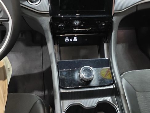 Used 2024 Jeep Grand Cherokee Altitude image 14