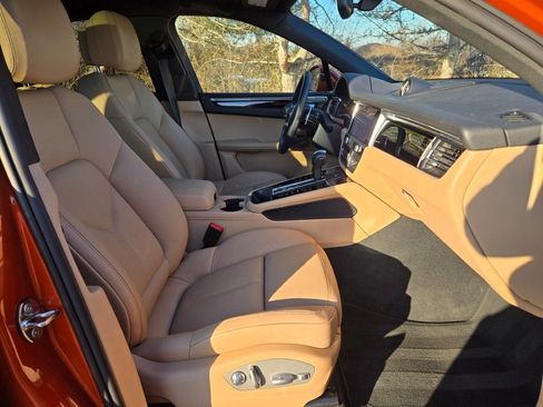 Used 2025 Porsche Macan image 36