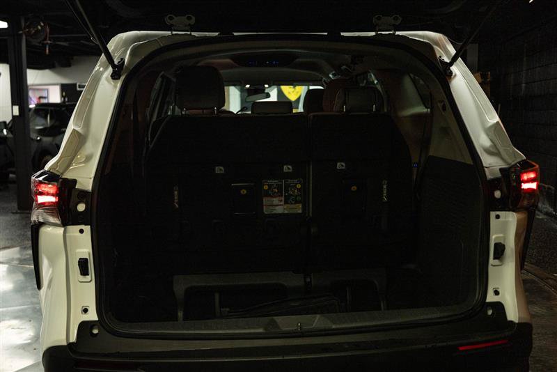 Used 2024 Toyota Sienna LE AWD/4WD image 7