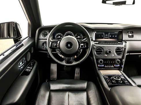 Used 2024 Rolls-Royce Cullinan image 5