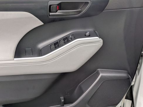 Used 2023 Toyota Highlander LE image 15