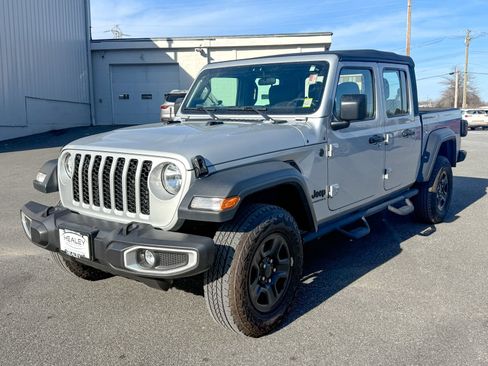 Used 2023 Jeep Gladiator Sport w/ Trailer Tow Package image 3