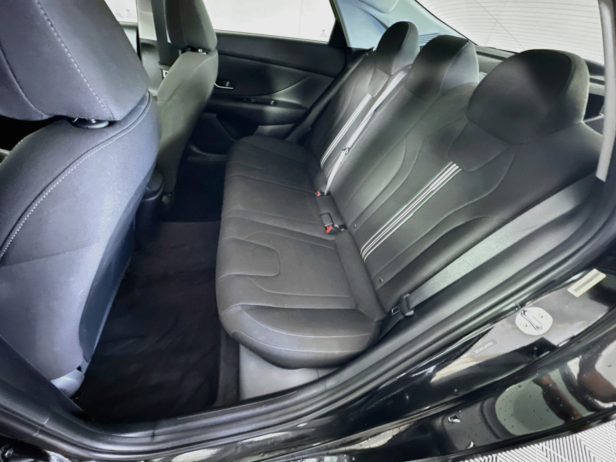Used 2023 Hyundai Elantra SEL w/ Preferred Accessory Package FWD image 27