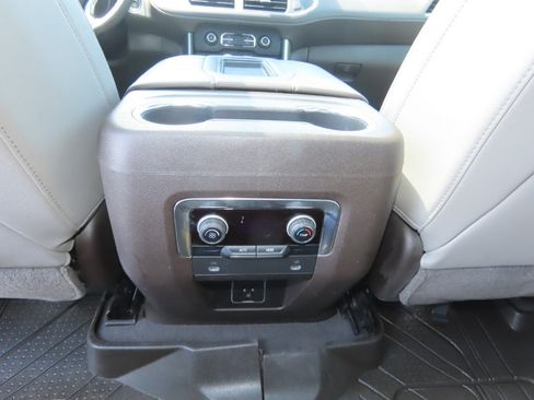 Used 2021 Chevrolet Suburban Z71 AWD/4WD image 23