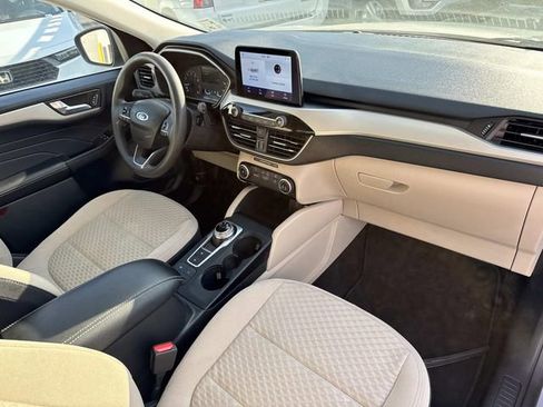 Used 2021 Ford Escape SE image 13