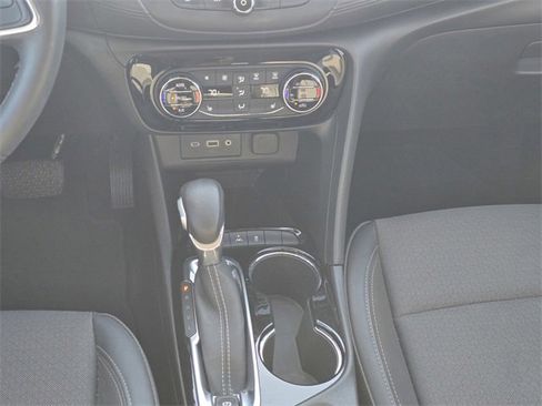 Used 2022 Buick Encore GX Select image 18