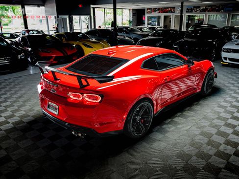 Used 2021 Chevrolet Camaro ZL1 RWD image 79