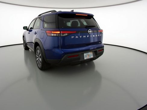Used 2025 Nissan Pathfinder SV image 6