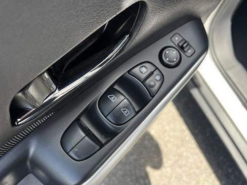 Used 2019 Nissan Kicks SV w/ Exterior Electronics Package FWD image 20