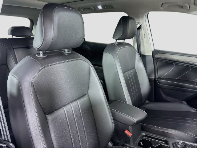 Used 2023 Volkswagen Tiguan SE AWD/4WD image 27