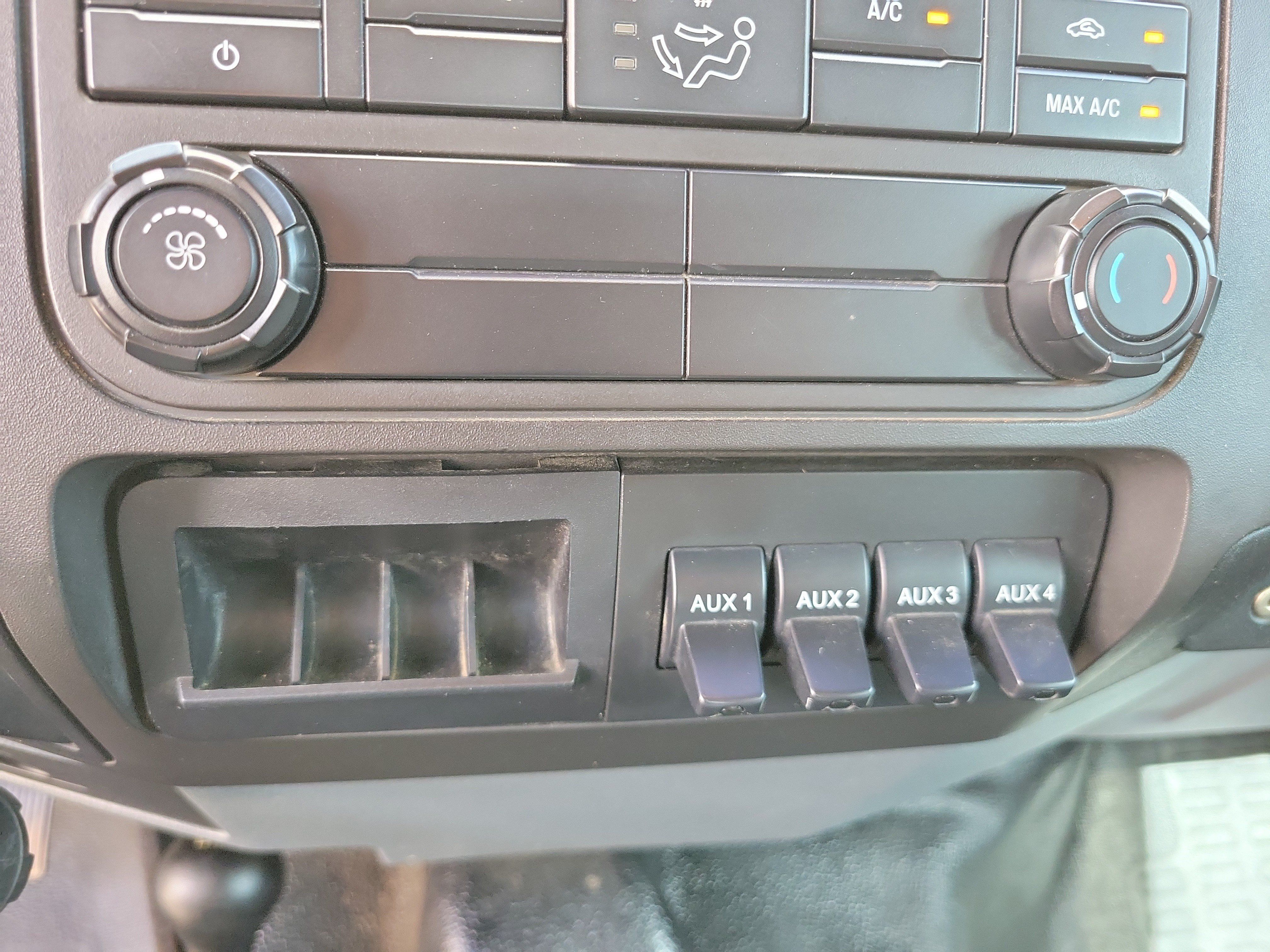 Used 2015 Ford F250 XL w/ Power Equipment Group AWD/4WD image 17