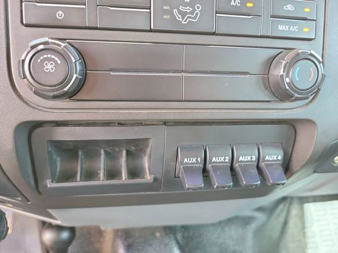 Used 2015 Ford F250 XL w/ Power Equipment Group AWD/4WD image 17