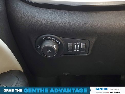 Used 2025 Jeep Compass Limited w/ Sun & Sound Group image 16
