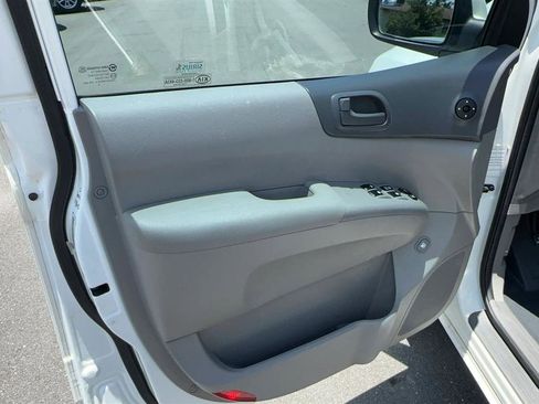 Used 2009 Kia Sedona LX FWD image 17