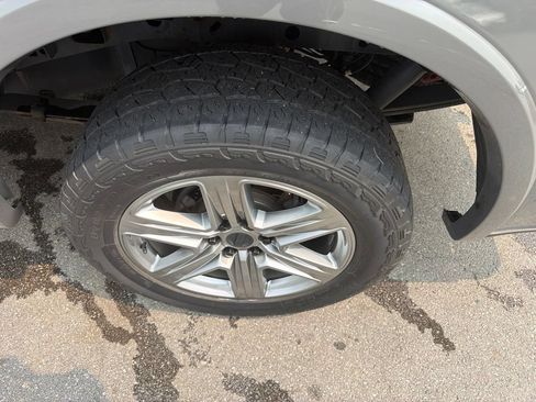 Used 2018 Ford F150 Lariat w/ Equipment Group 502A Luxury AWD/4WD image 10