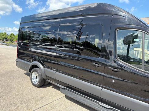 Used 2018 Ford Transit 350 XLT image 10