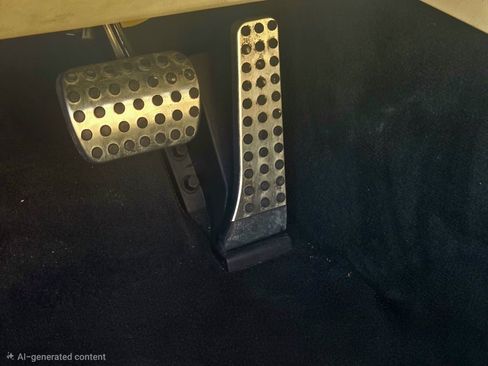 Used 2012 Mercedes-Benz SLK 350 image 15