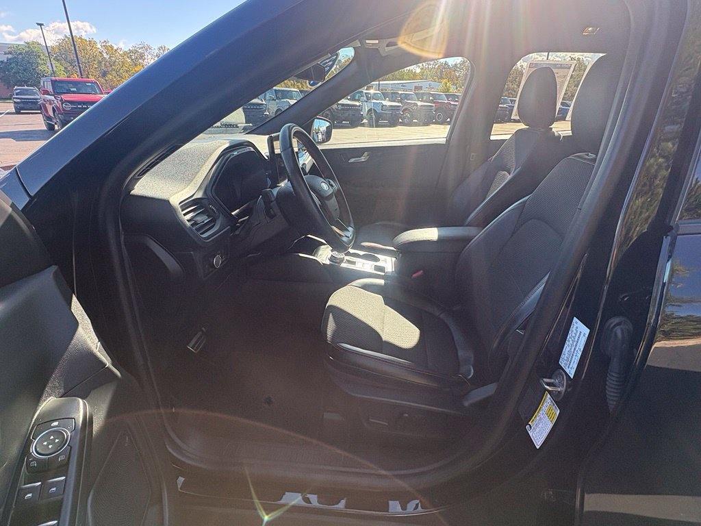 Used 2023 Ford Escape ST-Line w/ Tech Pack #1 AWD/4WD image 18