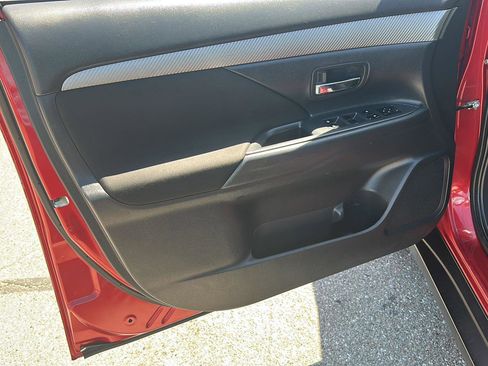 Used 2018 Mitsubishi Outlander SE AWD/4WD image 17
