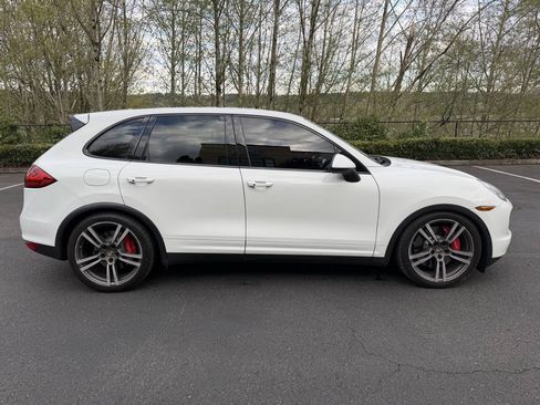 Used 2013 Porsche Cayenne Turbo AWD/4WD image 4