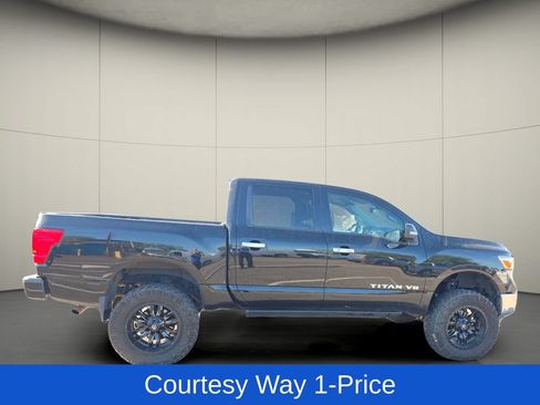 Used 2018 Nissan Titan SV w/ SV Convenience Package RWD image 11