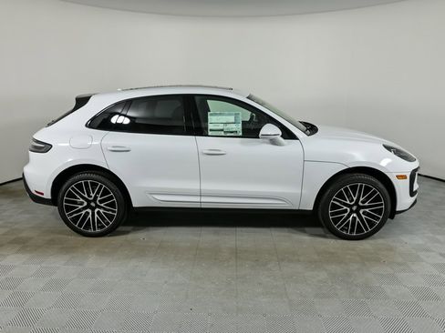 New 2025 Porsche Macan image 27