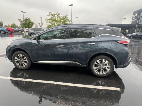 Used 2018 Nissan Murano SV FWD image 2