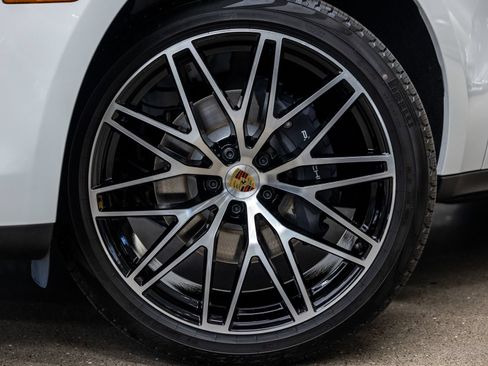 Certified 2026 Porsche Macan AWD/4WD image 18