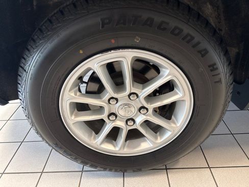 Used 2018 Jeep Grand Cherokee Laredo AWD/4WD image 10