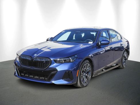 Used 2025 BMW i5 xDrive40 image 3