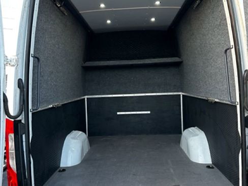Used 2021 Mercedes-Benz Sprinter 2500 image 17
