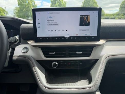 Certified 2025 Ford Explorer Active w/ Active Comfort Package AWD/4WD image 17