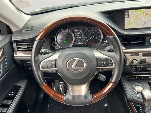 Used 2018 Lexus ES 300h 300h image 16