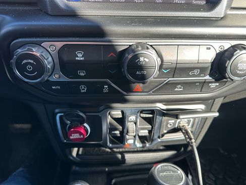 Used 2022 Jeep Gladiator Sport image 15