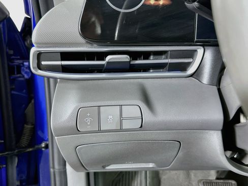 Used 2025 Hyundai Elantra SEL FWD image 17