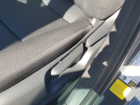 Used 2025 Toyota Corolla LE w/ Convenience Package image 19