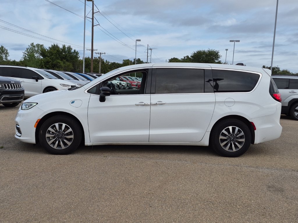 Used 2024 Chrysler Pacifica Limited FWD image 6