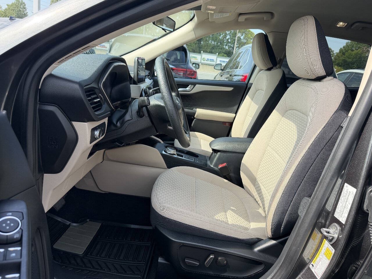 Used 2020 Ford Escape SE FWD image 8