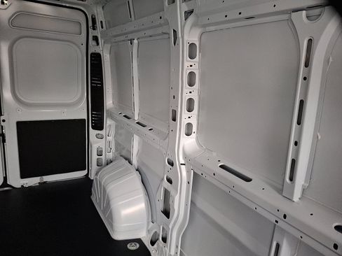New 2026 RAM ProMaster 1500 w/ Quick Order Package 22G SLT image 13