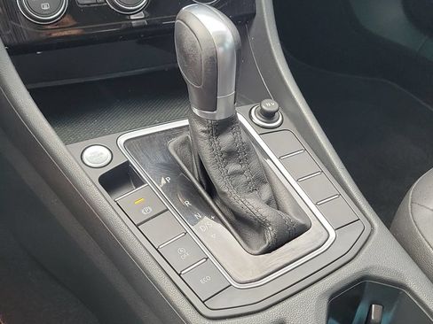 Used 2019 Volkswagen Jetta SE w/ Cold Weather Package FWD image 34