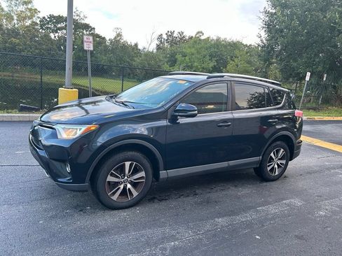 Used 2018 Toyota RAV4 XLE FWD image 2