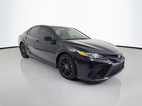 Used 2019 Toyota Camry SE image 1