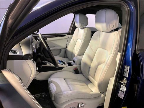 Certified 2023 Porsche Macan S AWD/4WD image 5