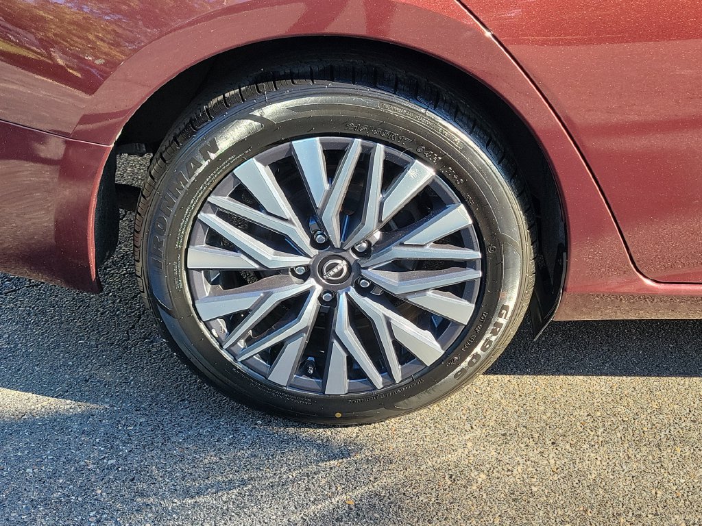 Used 2025 Nissan Altima 2.5 SV FWD image 7