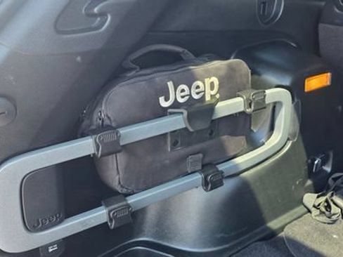 Used 2017 Jeep Cherokee Trailhawk w/ Cold Weather Group AWD/4WD image 8