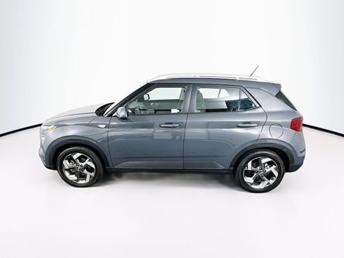 Used 2025 Hyundai Venue SEL FWD image 4