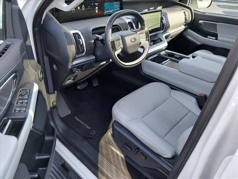 Used 2025 Ford Expedition Max Platinum w/ Driver's Package AWD/4WD image 10
