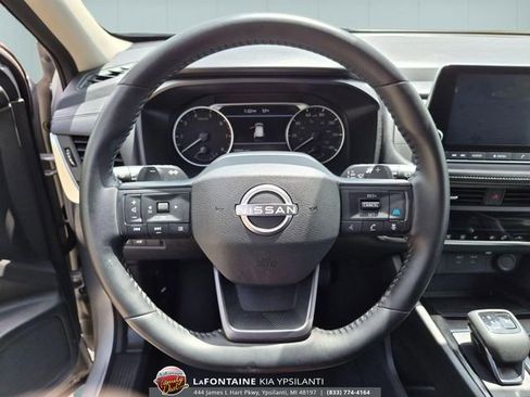 Used 2025 Nissan Rogue SV FWD image 18