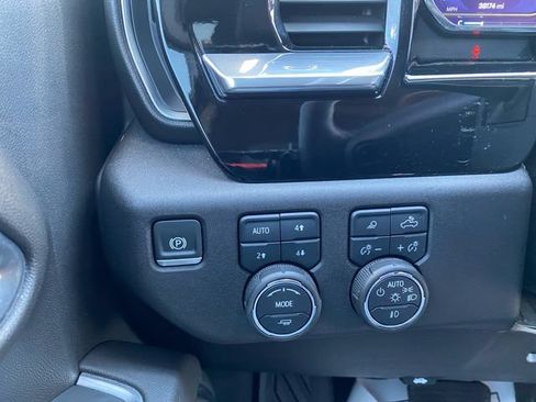 Used 2025 Chevrolet Silverado 3500 LTZ w/ LTZ Plus Package AWD/4WD image 23