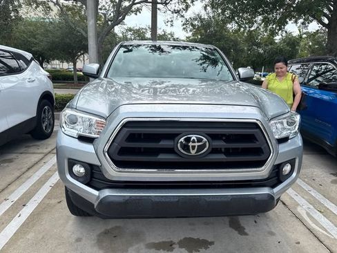 Used 2022 Toyota Tacoma SR5 RWD image 2